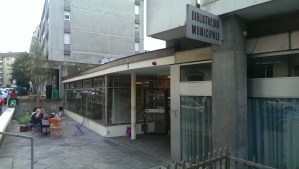 This library is a 1 1/2 block walk.