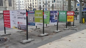 Billboards advocating or opposing the 3 November 30 referenda issues